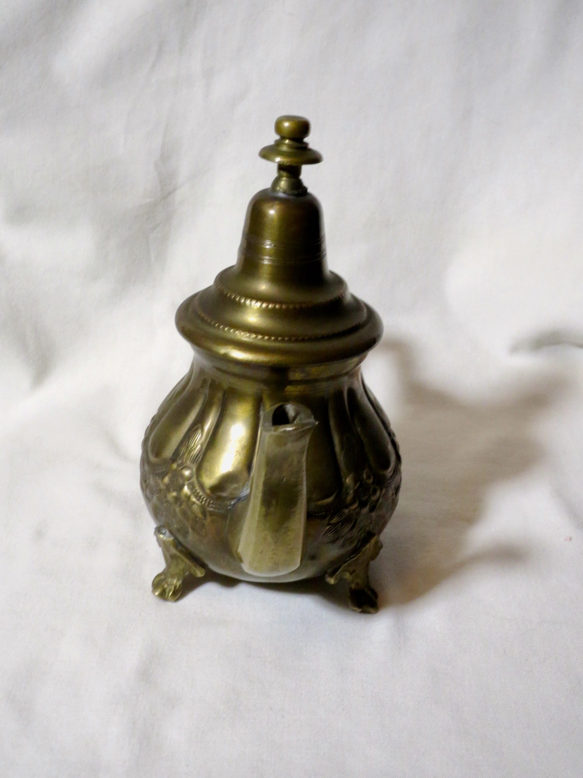 Moroccan brass teapot. Vees CAVE