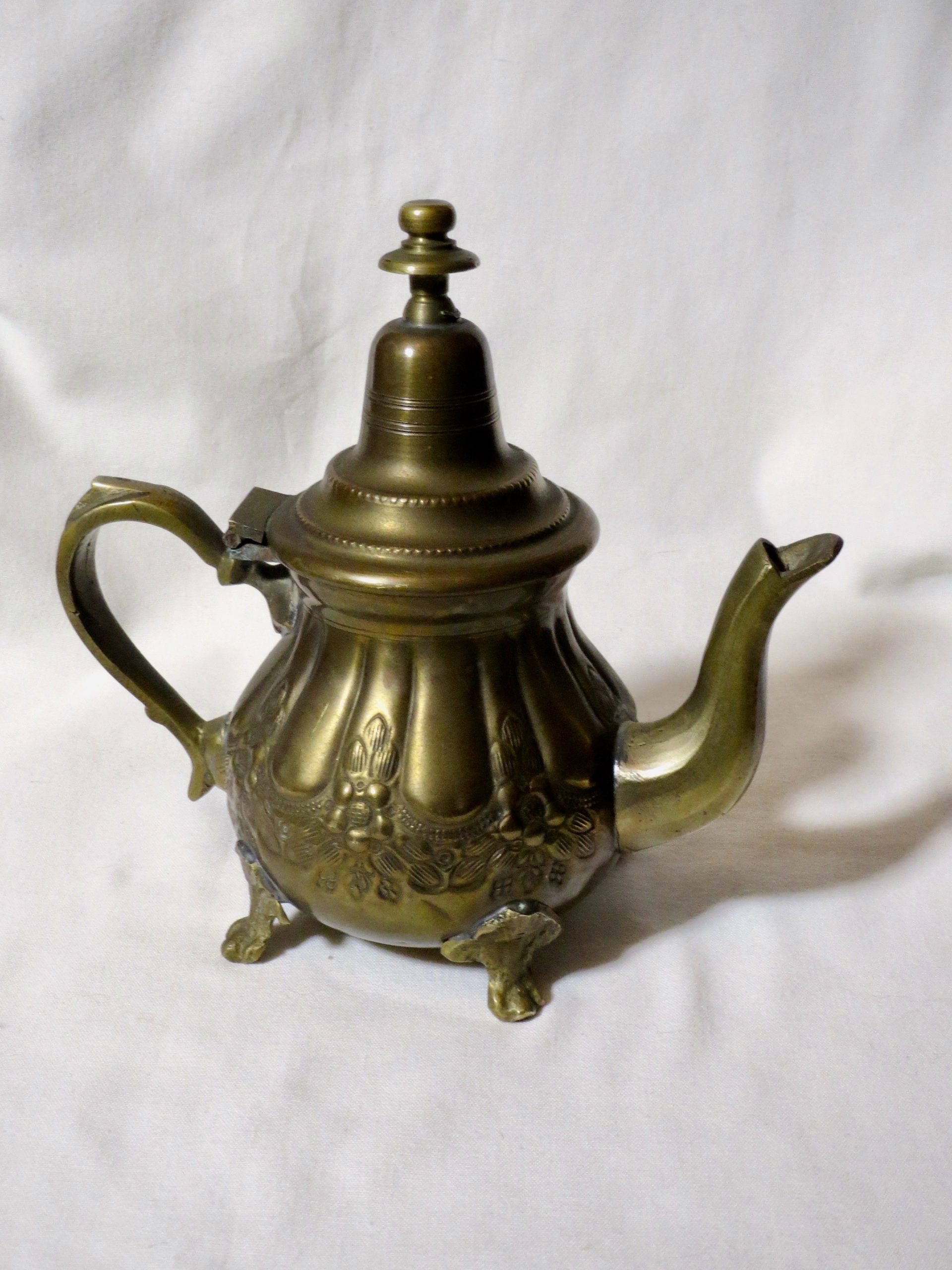 Moroccan brass teapot. Vees CAVE